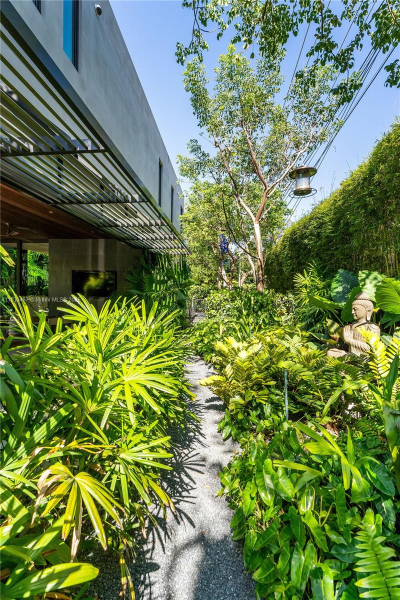 3910 Battersea Rd Miami, FL 33133