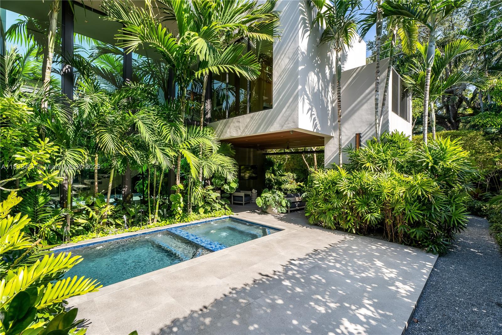 3910 Battersea Rd Miami, FL 33133