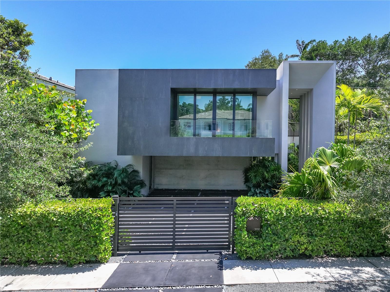 3910 Battersea Rd Miami, FL 33133