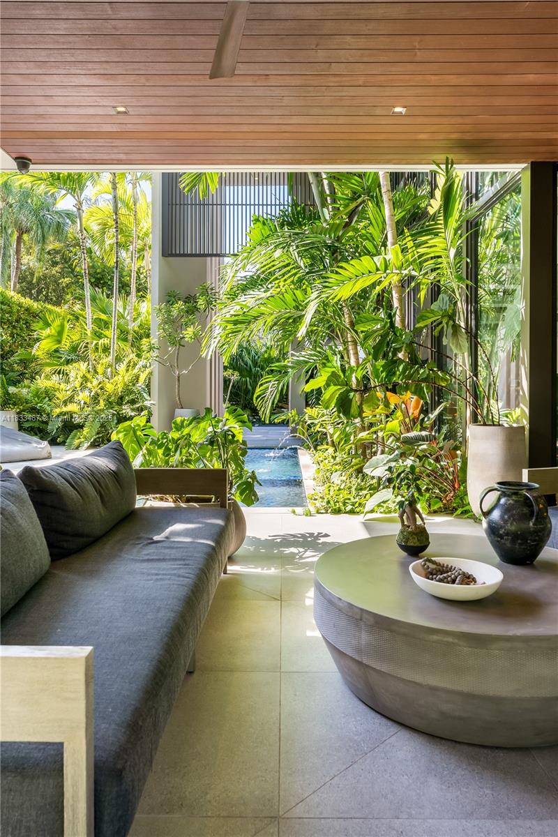 3910 Battersea Rd Miami, FL 33133