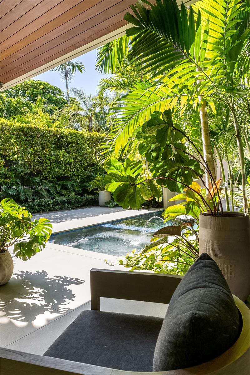 3910 Battersea Rd Miami, FL 33133