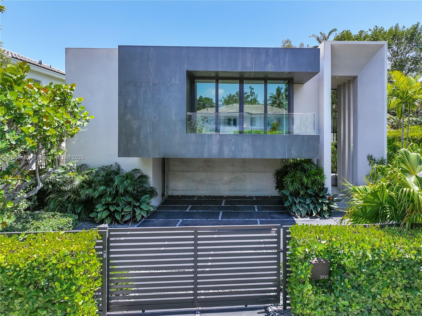 3910 Battersea Rd Miami, FL 33133