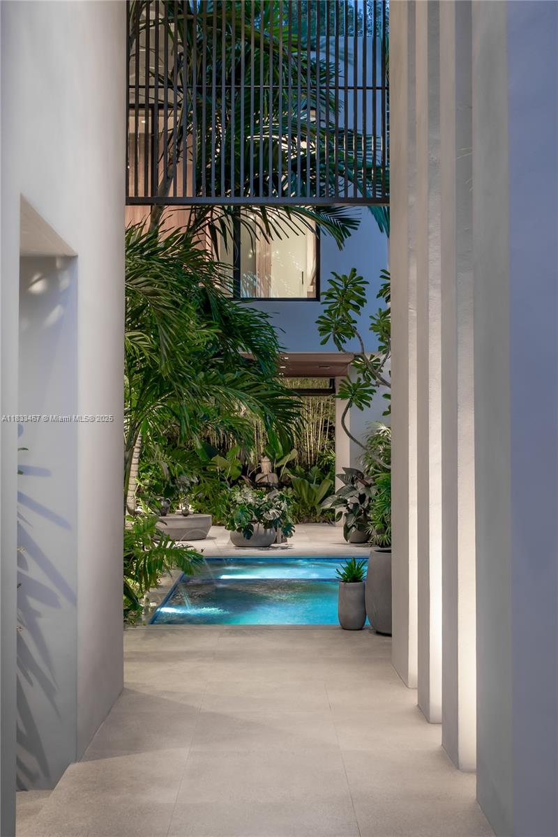 3910 Battersea Rd Miami, FL 33133