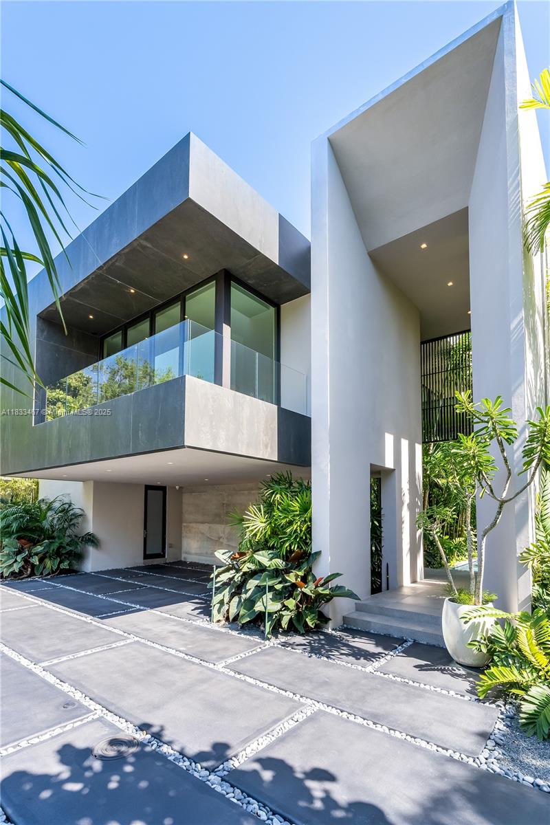 3910 Battersea Rd Miami, FL 33133