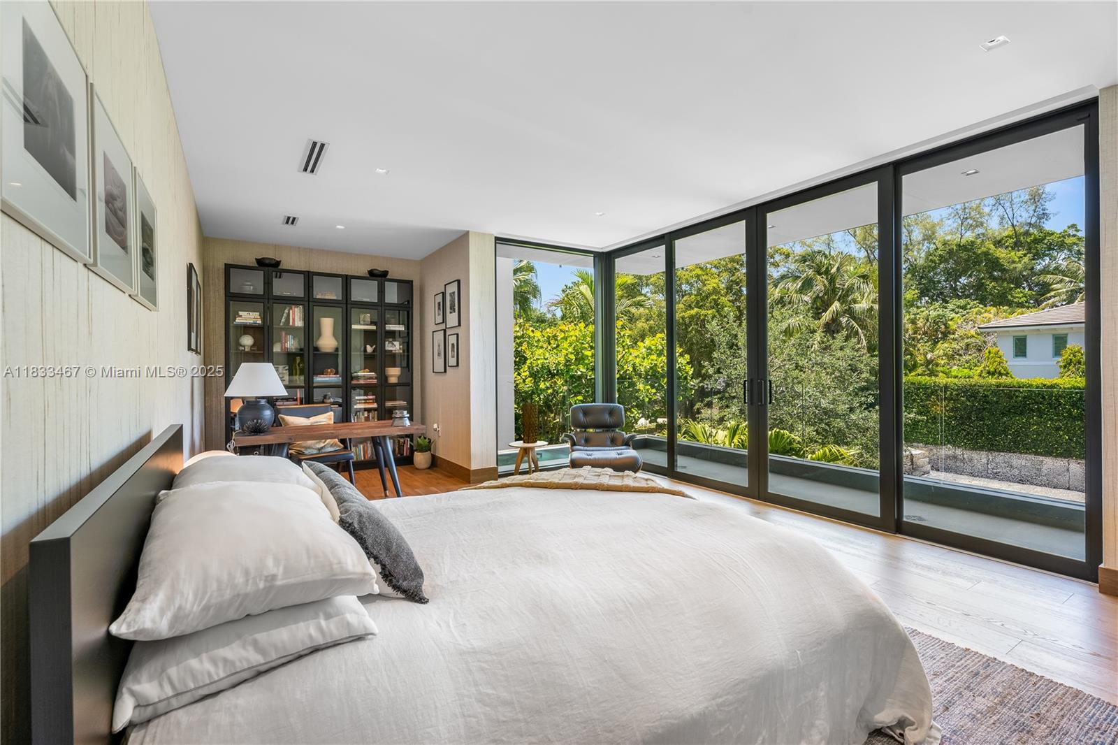 3910 Battersea Rd Miami, FL 33133