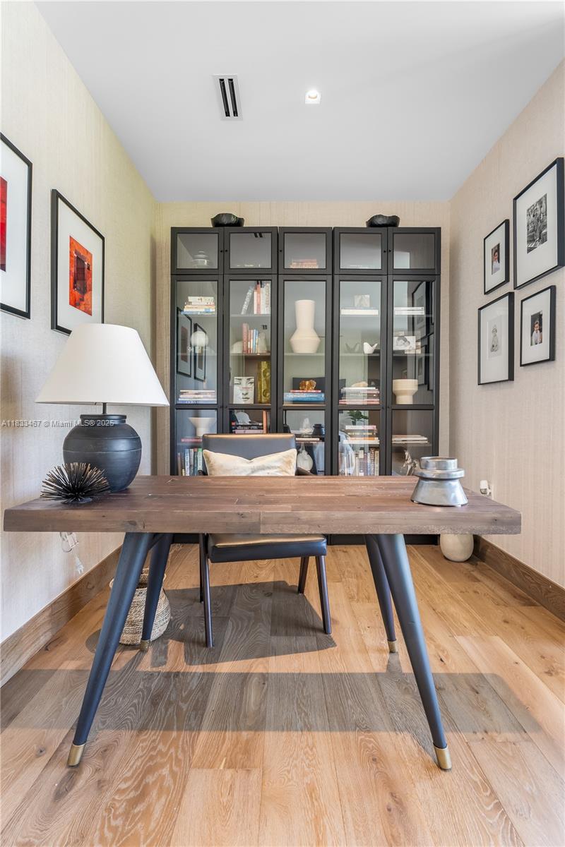 3910 Battersea Rd Miami, FL 33133