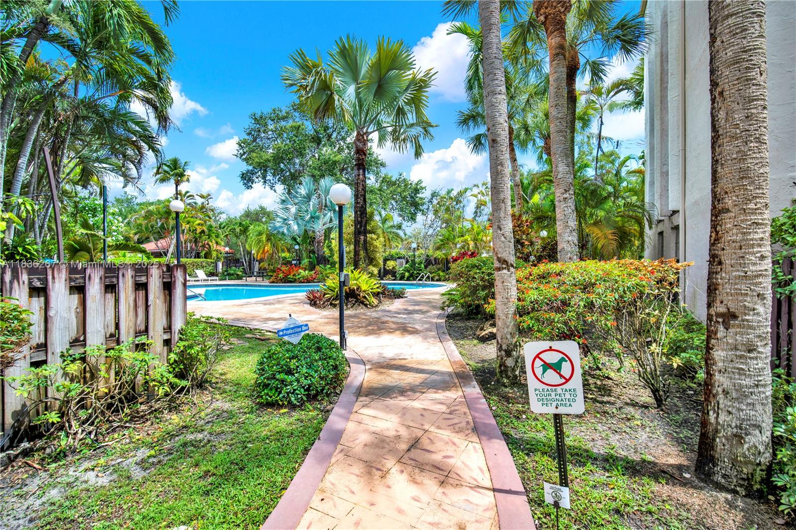 6886 N Kendall Dr #D102 Pinecrest, FL 33156