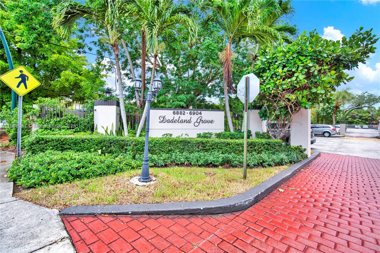 6886 N Kendall Dr #D102 Pinecrest, FL 33156