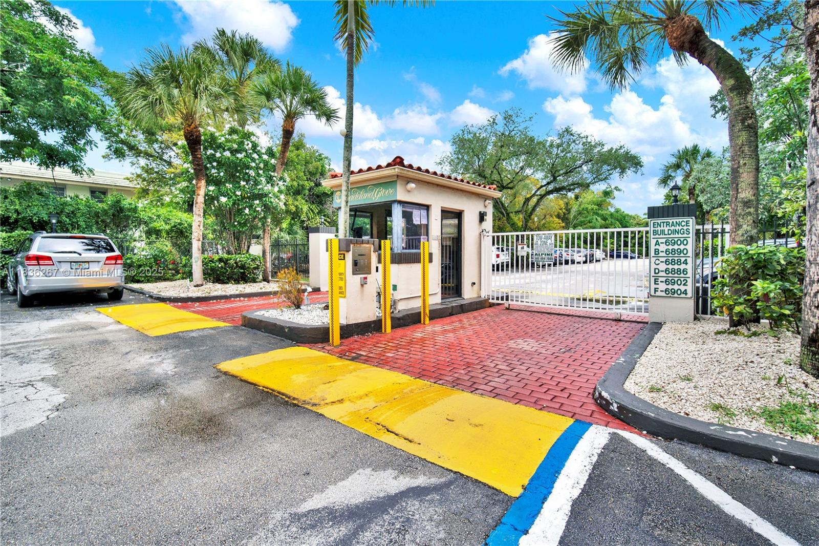 6886 N Kendall Dr #D102 Pinecrest, FL 33156