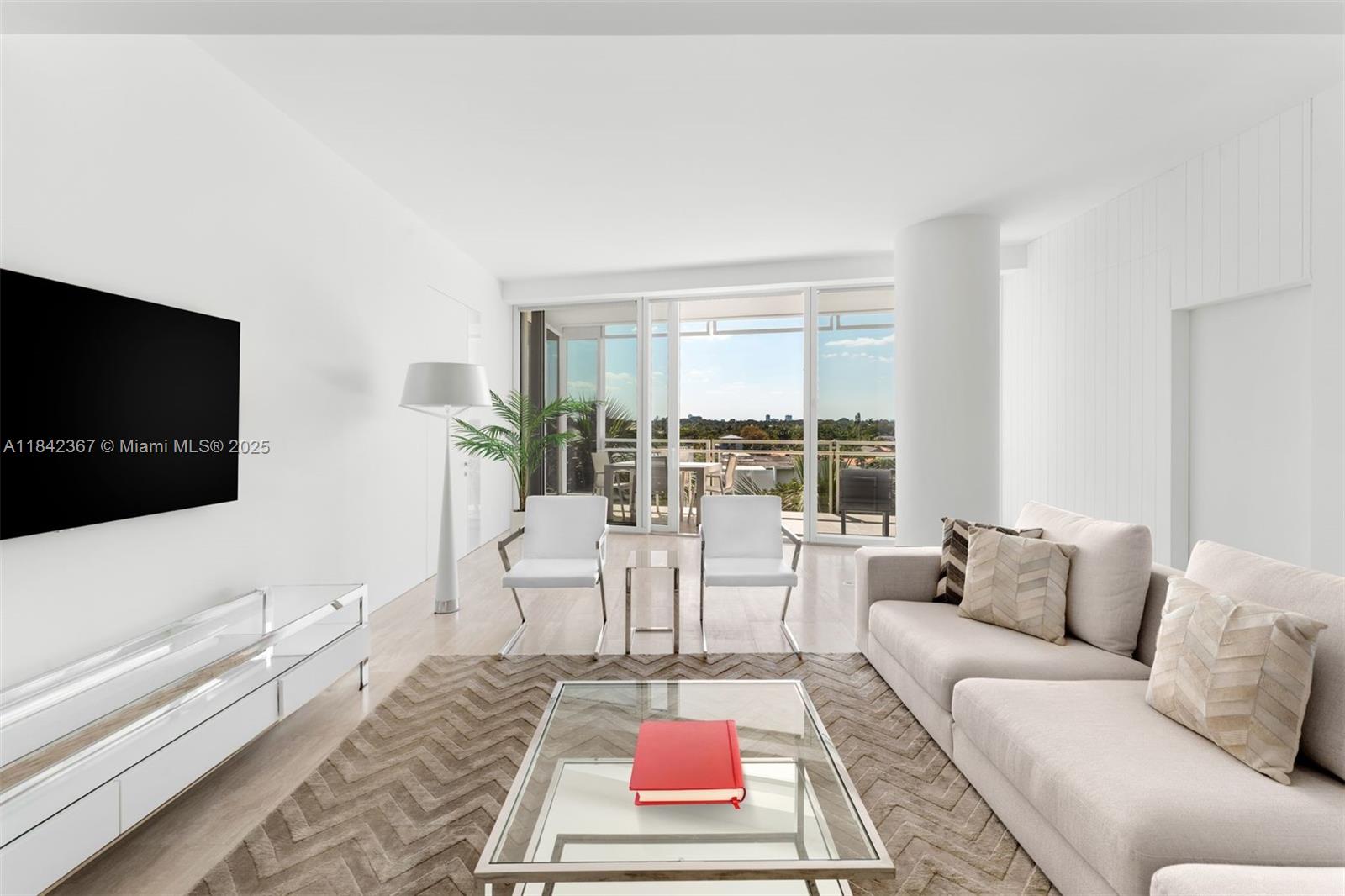 9001 Collins Ave #S-406