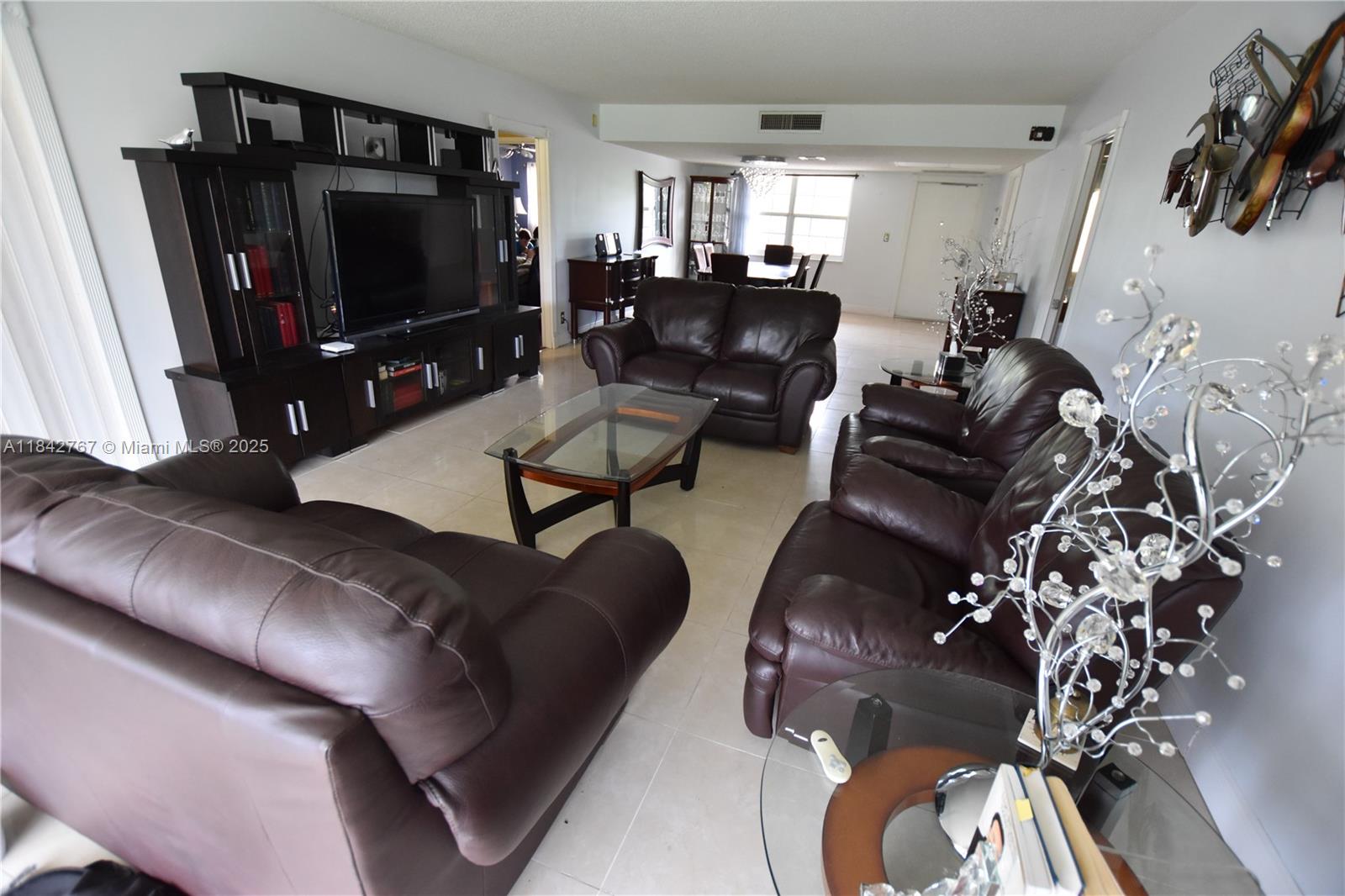 3800 Oaks Clubhouse Dr #309