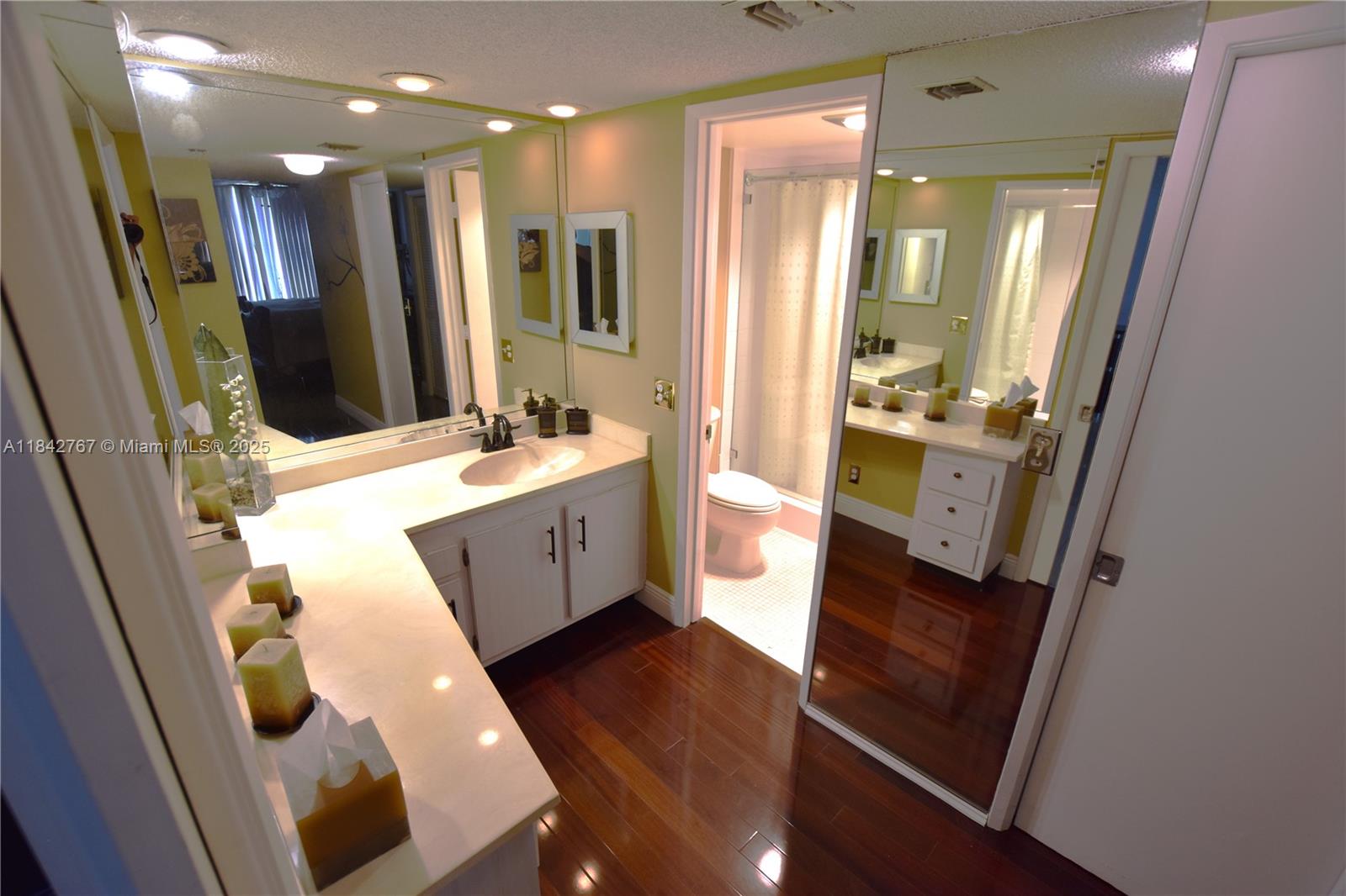 3800 Oaks Clubhouse Dr #309 Pompano Beach, FL 33069