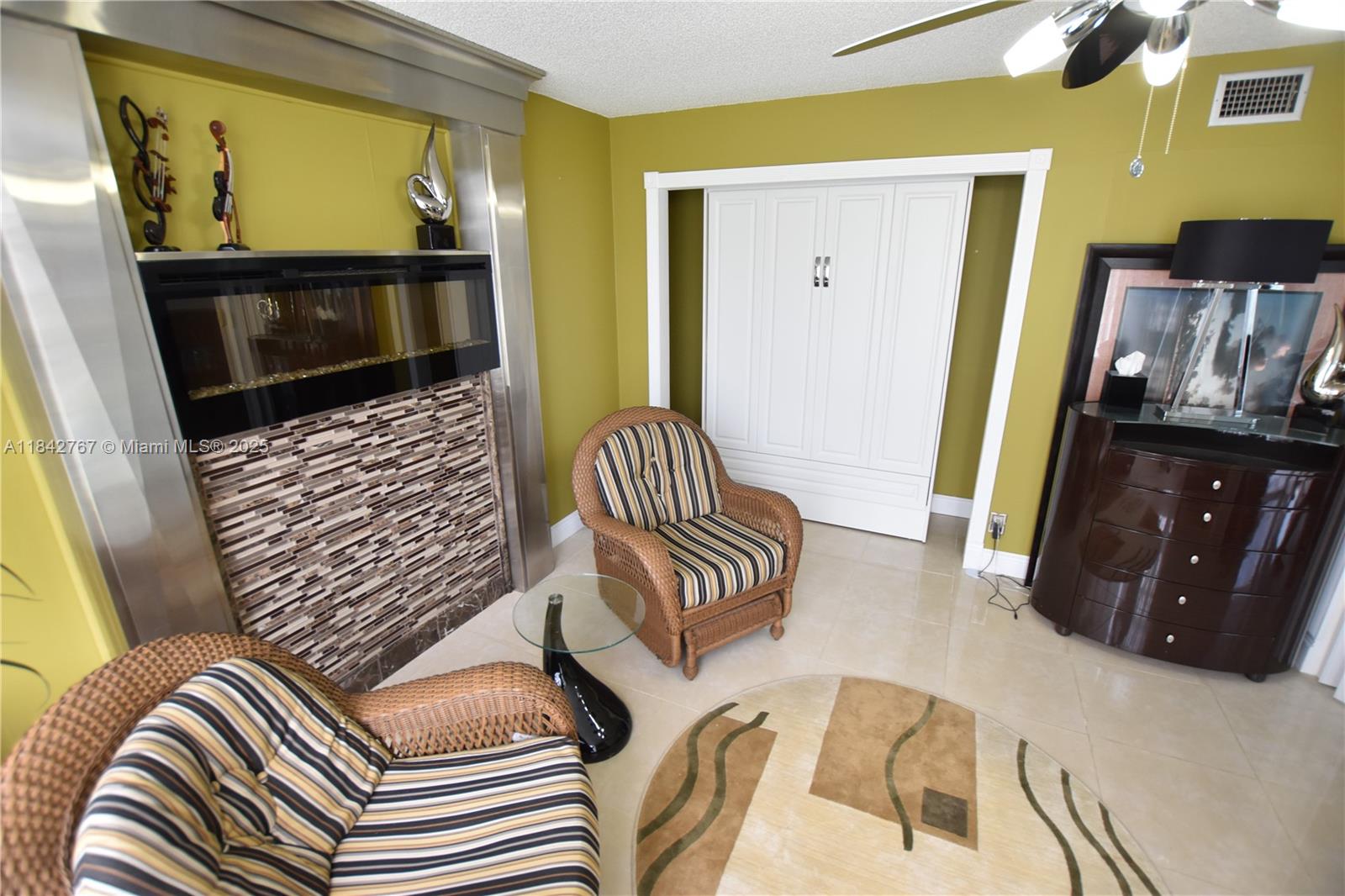 3800 Oaks Clubhouse Dr #309 Pompano Beach, FL 33069