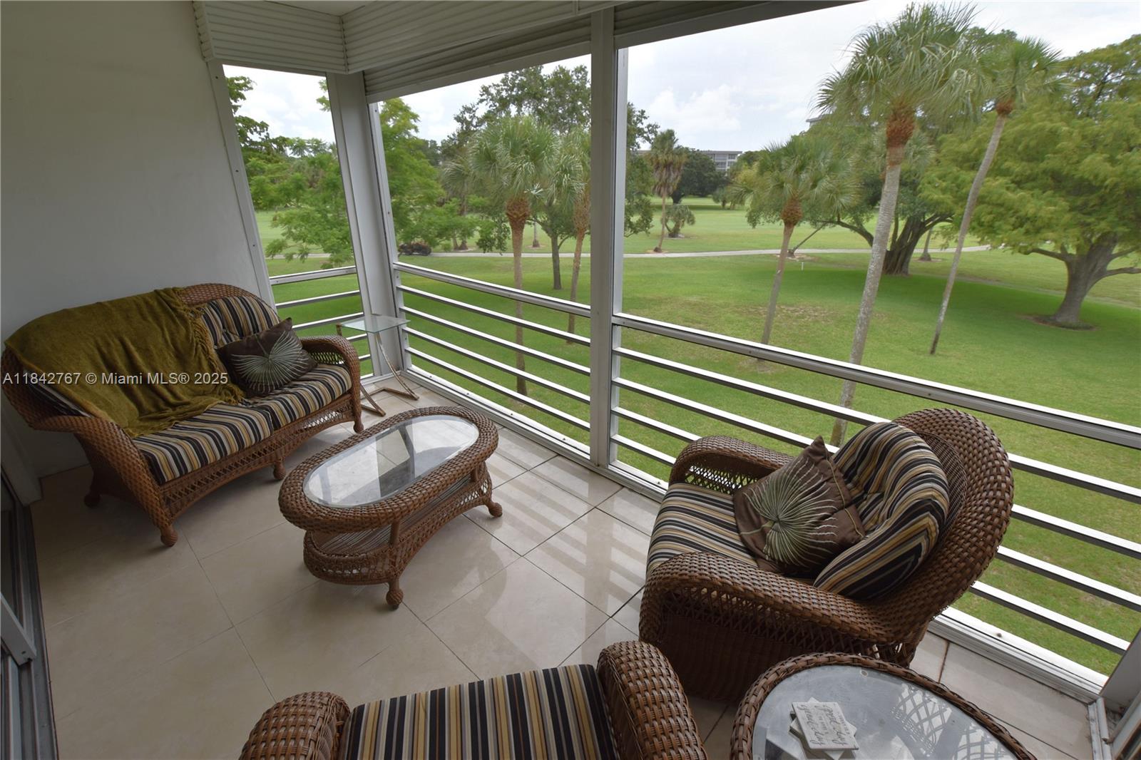 3800 Oaks Clubhouse Dr #309 Pompano Beach, FL 33069