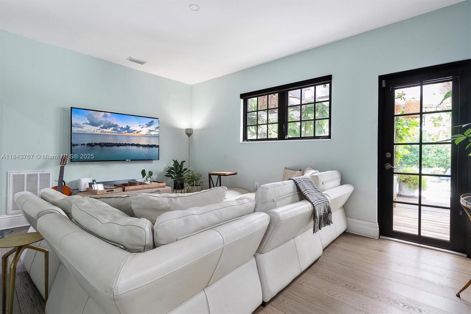 484 NE 57th St Miami, FL 33137