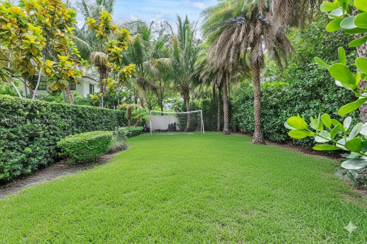 484 NE 57th St Miami, FL 33137