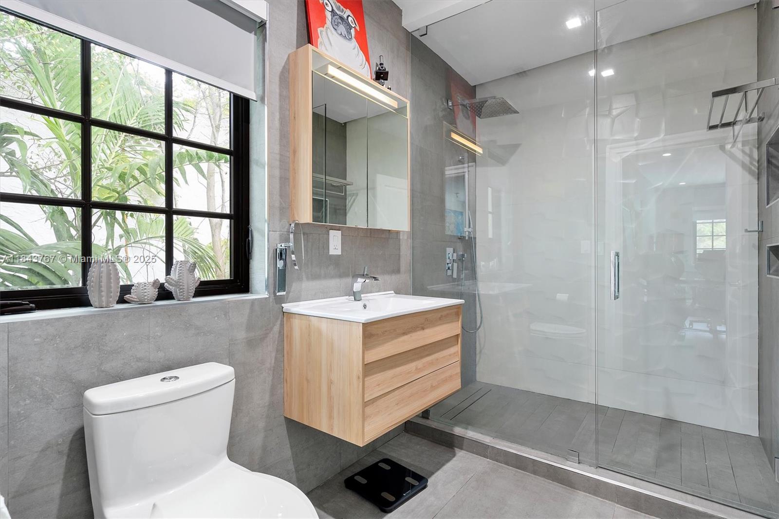 484 NE 57th St Miami, FL 33137