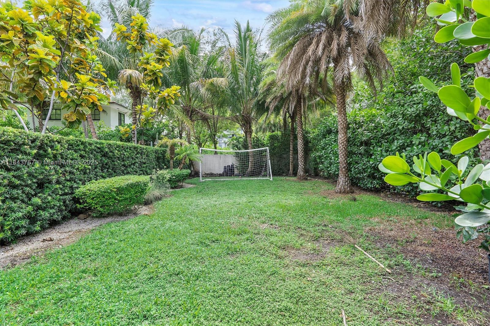 484 NE 57th St Miami, FL 33137