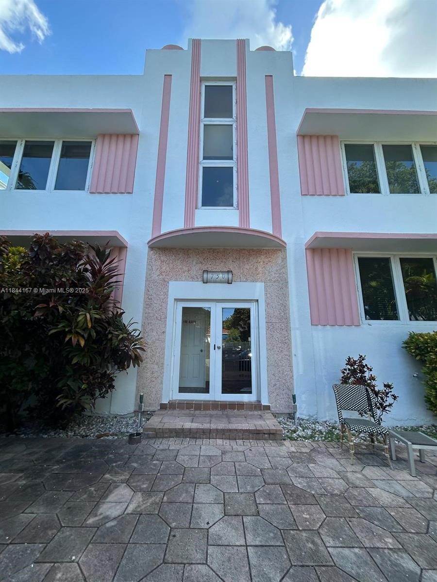 750 Jefferson Ave #12