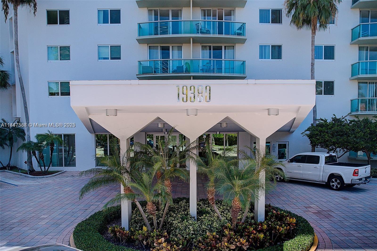 19380 Collins Ave #802