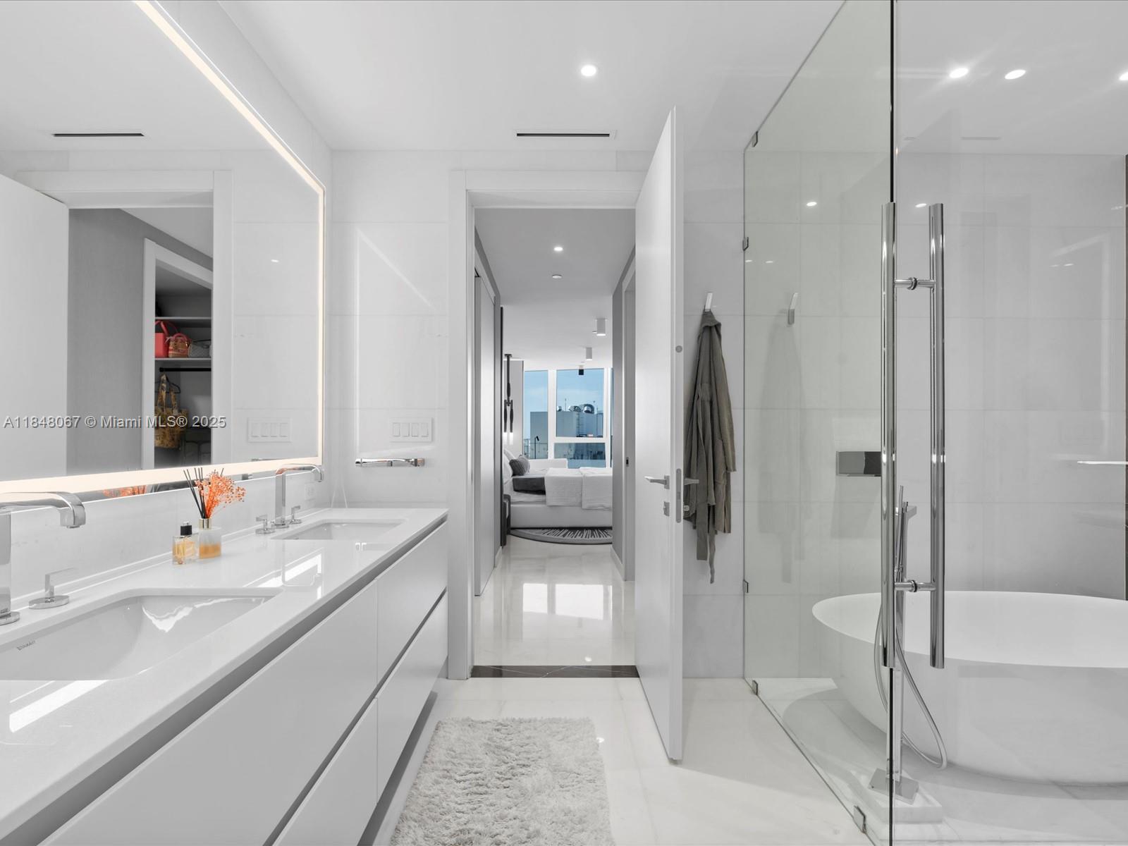 image Aston Martin18