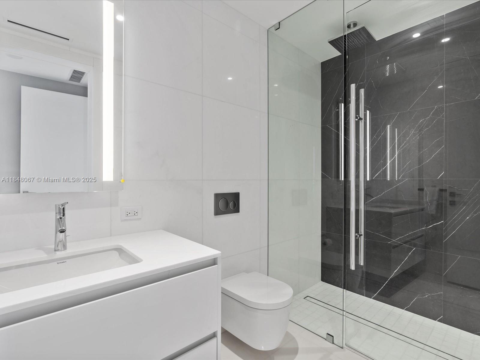 image Aston Martin23