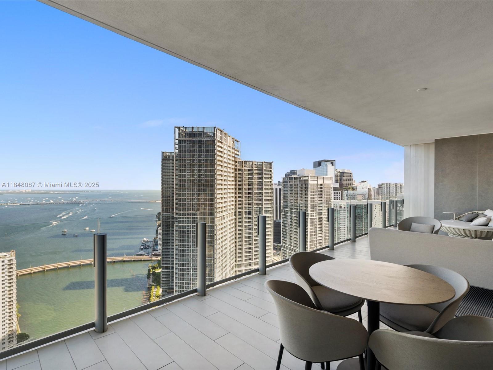 image Aston Martin28