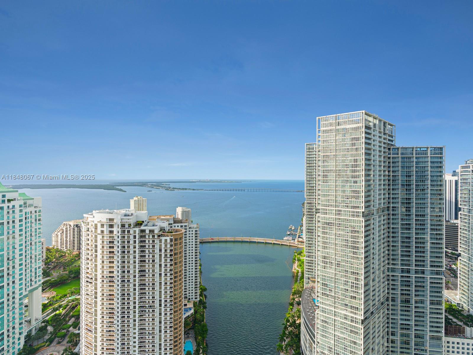 image Aston Martin32