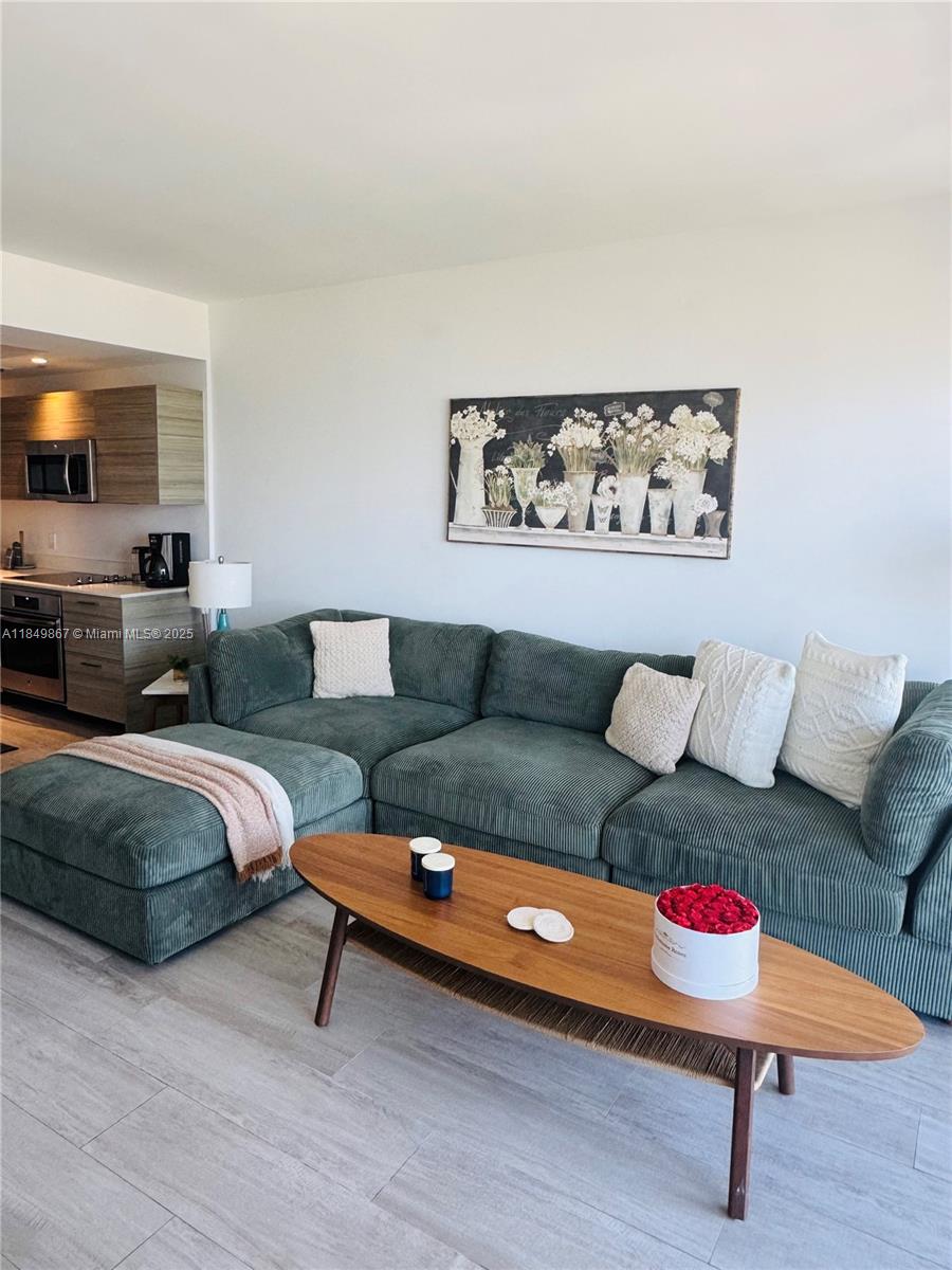121 NE 34th St #2705