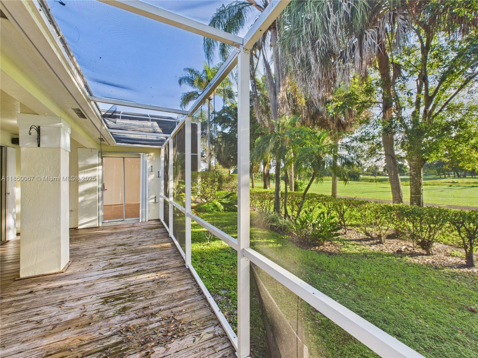 1251 E Wilshire Cir E Pembroke Pines, FL 33027