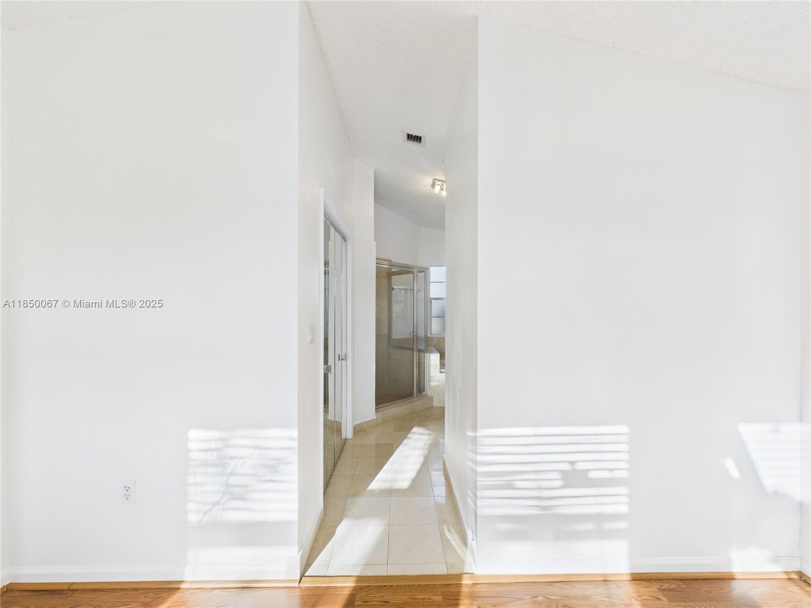 1251 E Wilshire Cir E Pembroke Pines, FL 33027