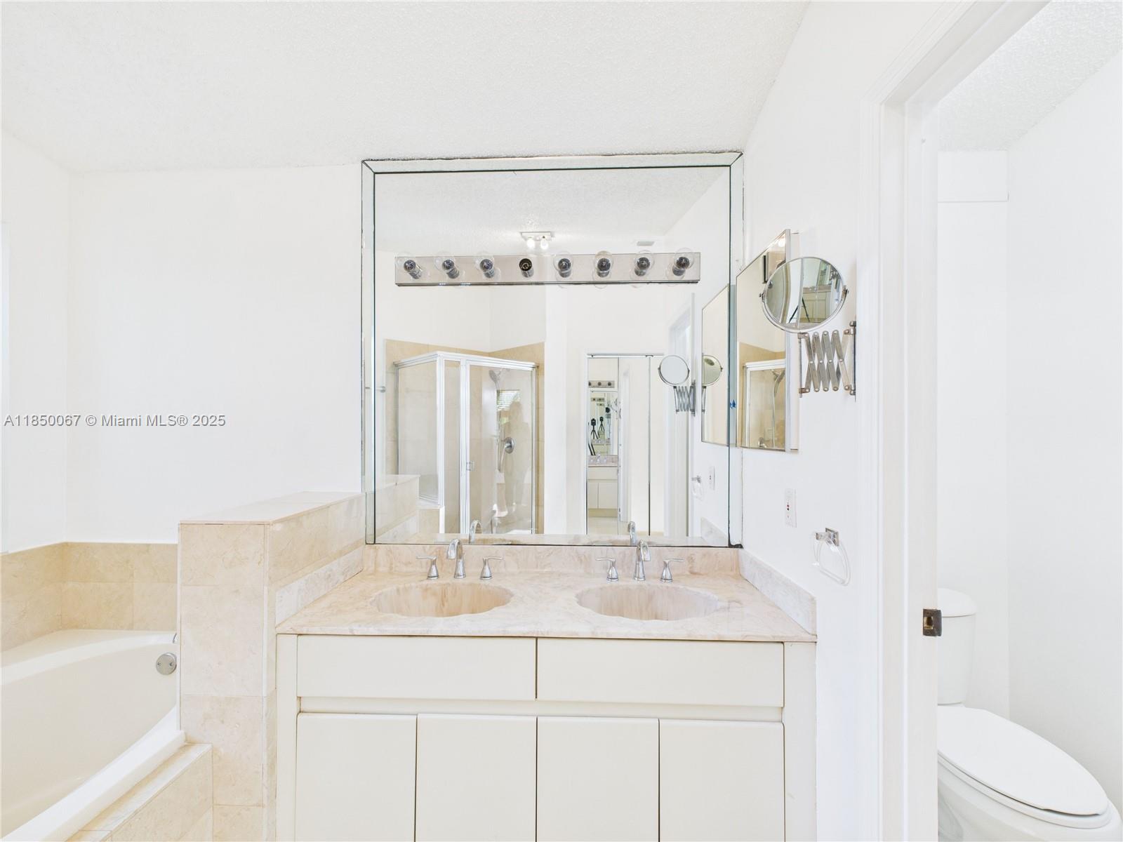 1251 E Wilshire Cir E Pembroke Pines, FL 33027