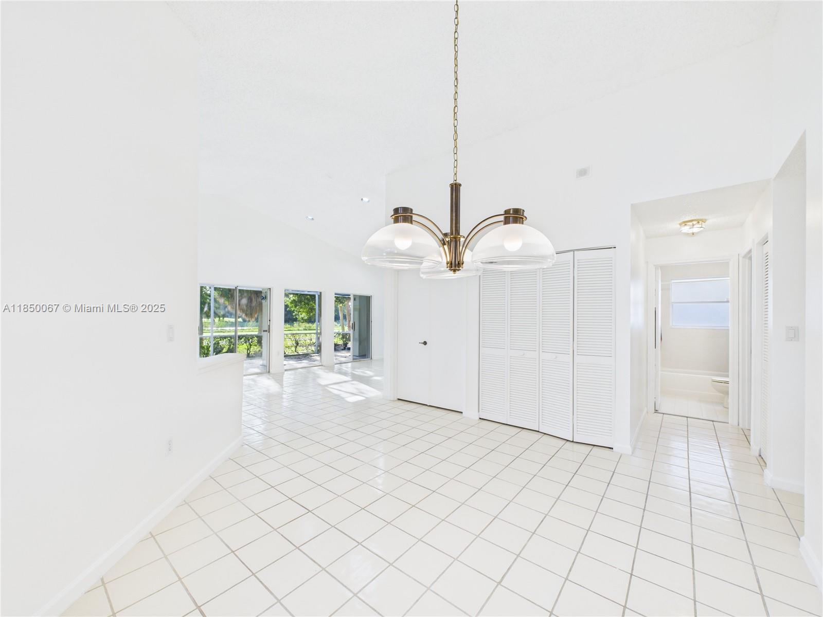 1251 E Wilshire Cir E Pembroke Pines, FL 33027