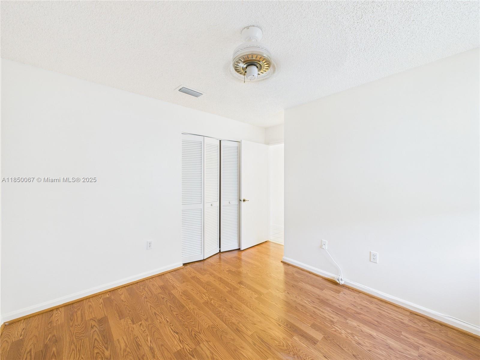 1251 E Wilshire Cir E Pembroke Pines, FL 33027