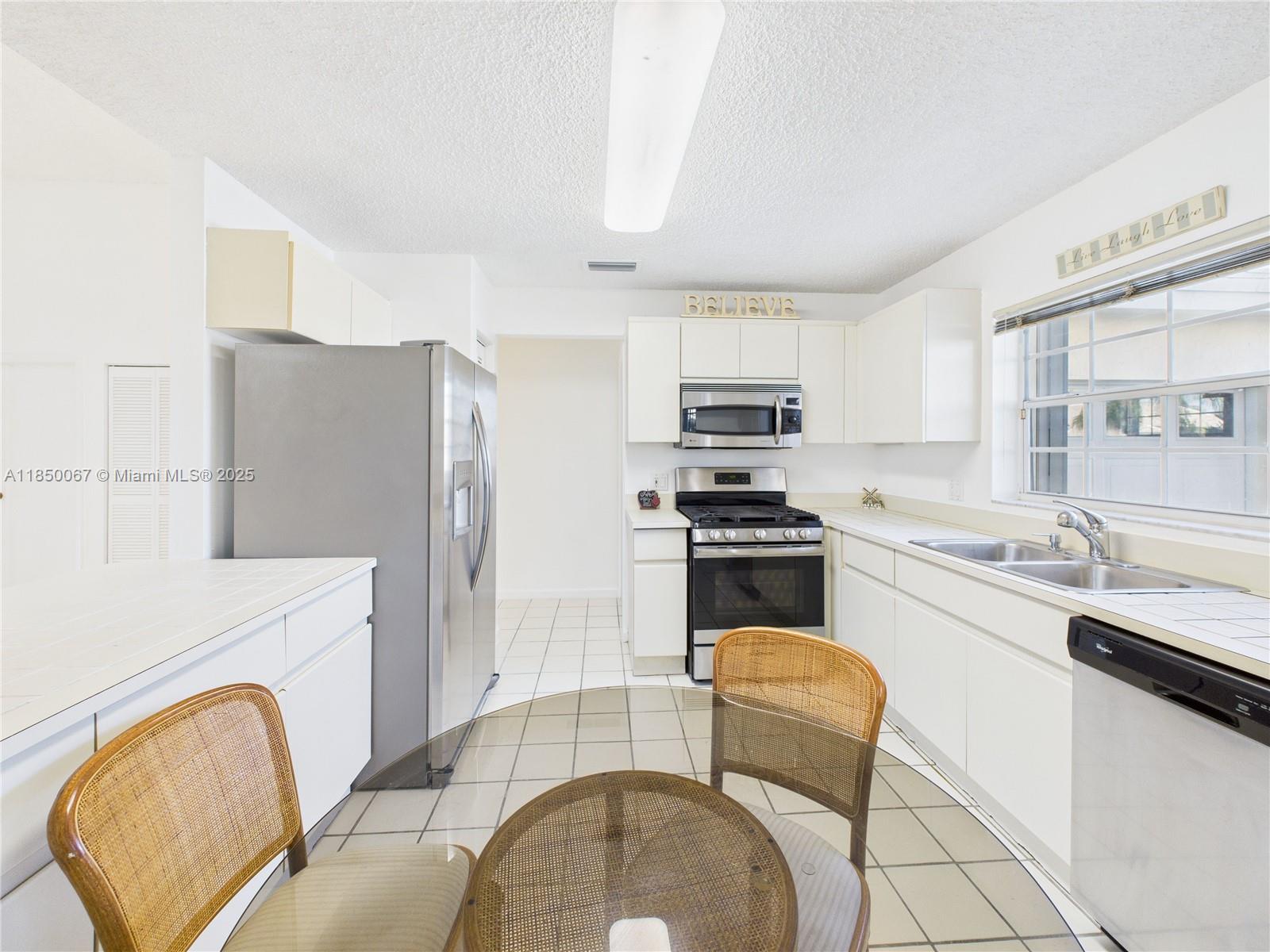 1251 E Wilshire Cir E Pembroke Pines, FL 33027