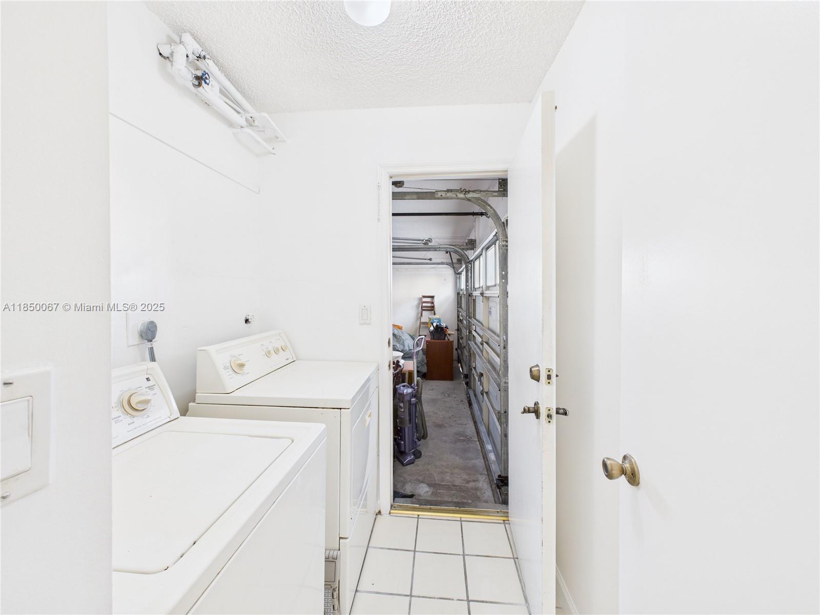 1251 E Wilshire Cir E Pembroke Pines, FL 33027