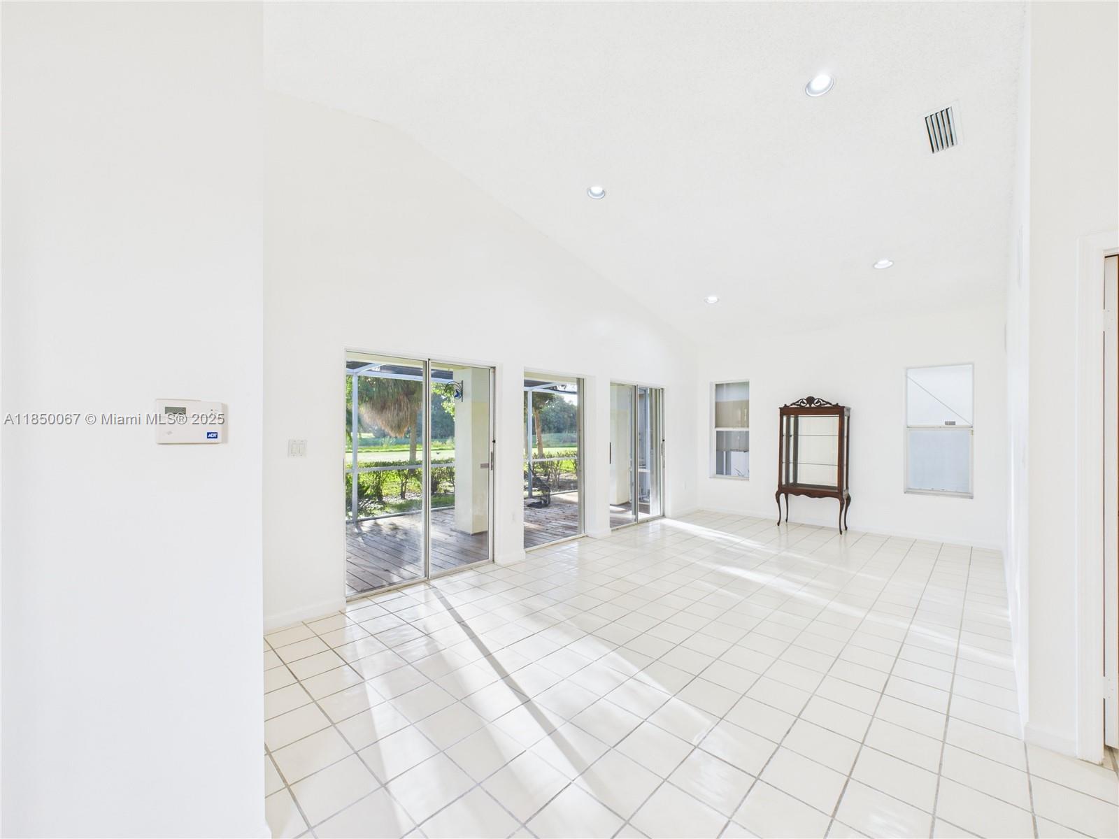 1251 E Wilshire Cir E Pembroke Pines, FL 33027