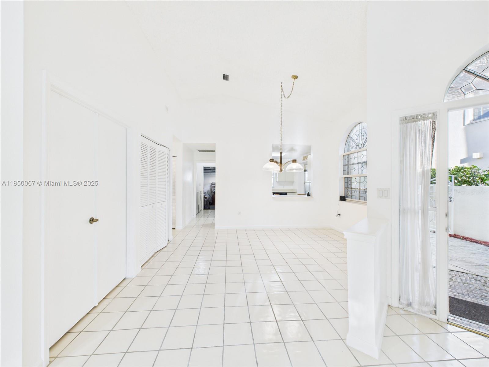 1251 E Wilshire Cir E Pembroke Pines, FL 33027