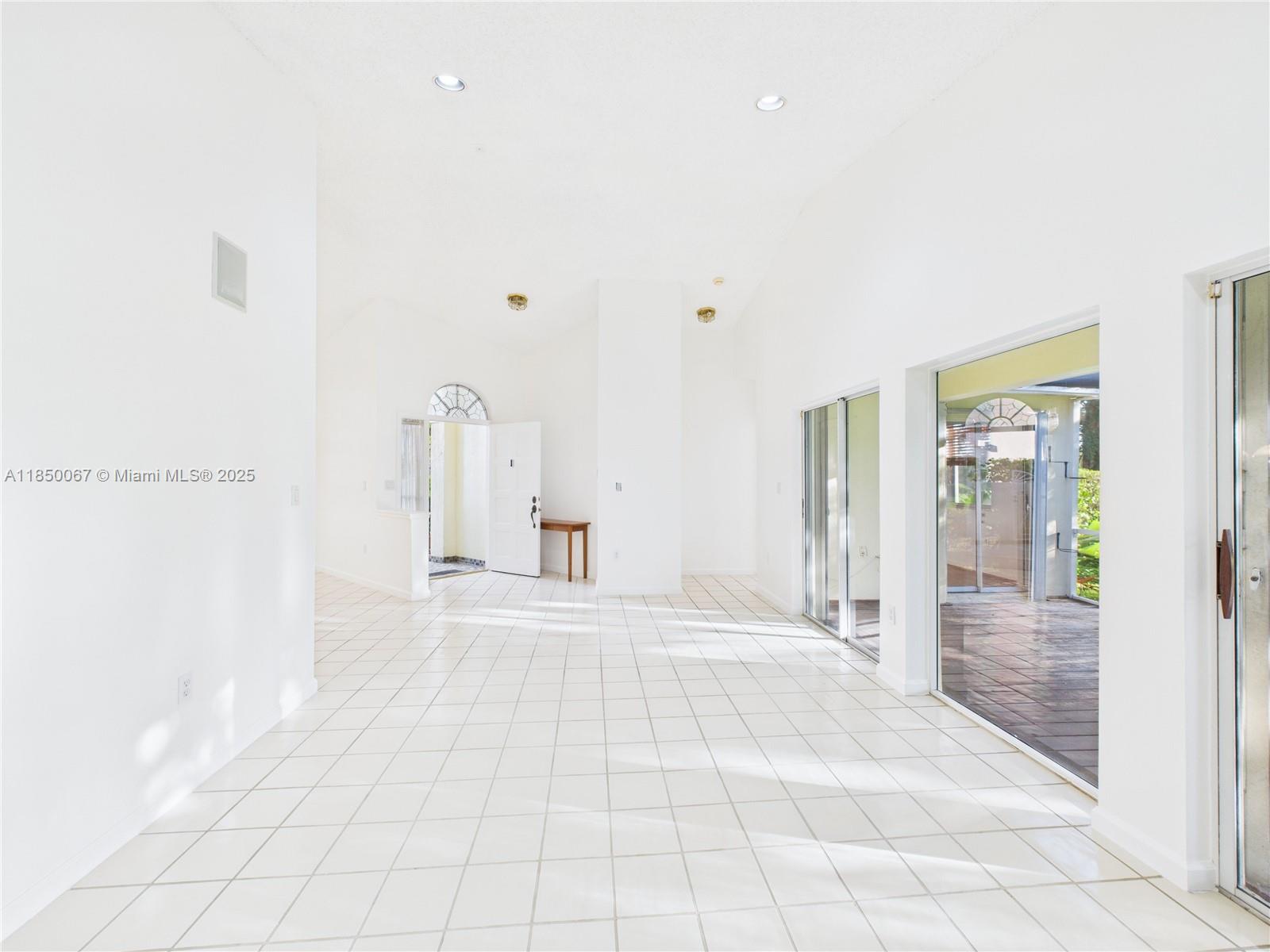 1251 E Wilshire Cir E Pembroke Pines, FL 33027