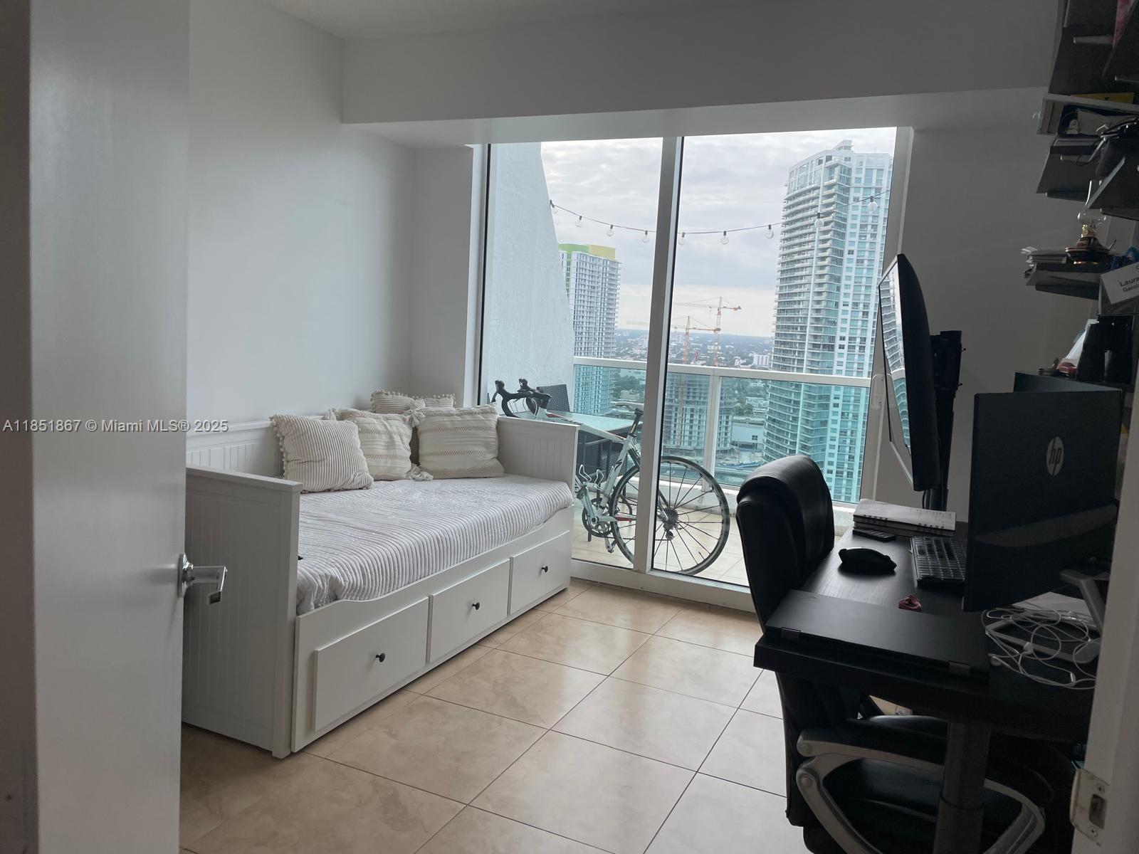 image Brickell On The River S T14