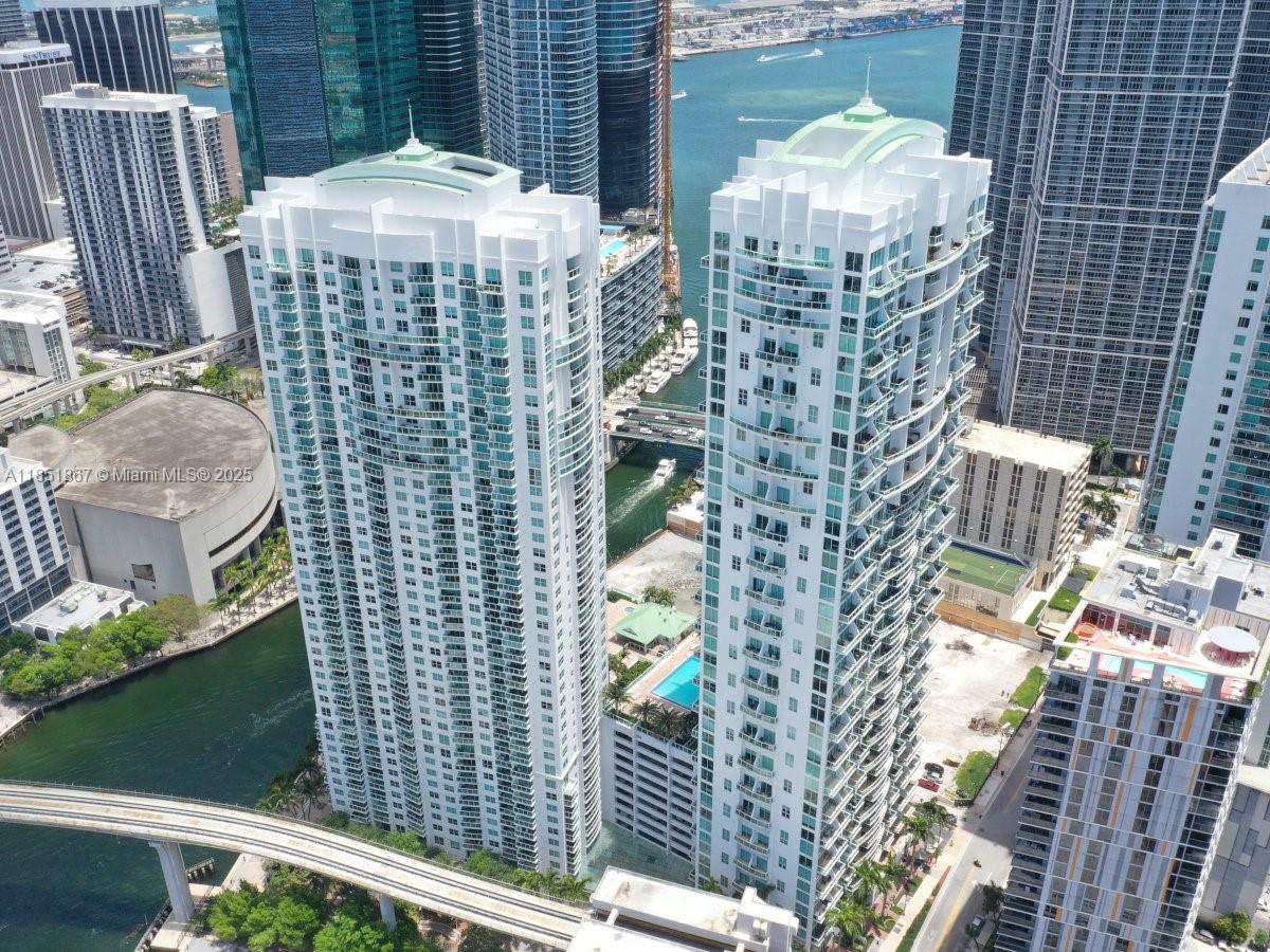 image Brickell On The River S T18
