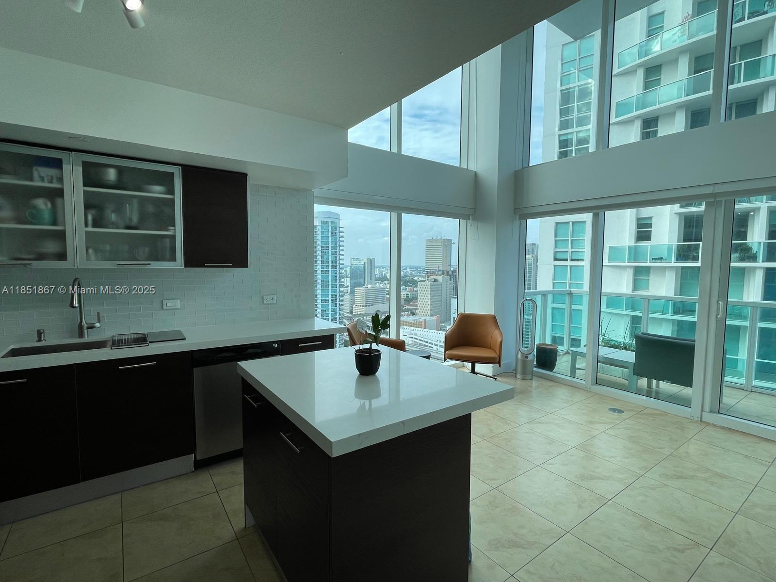 image Brickell On The River S T1