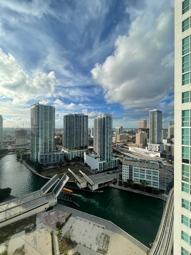 image Brickell On The River S T24