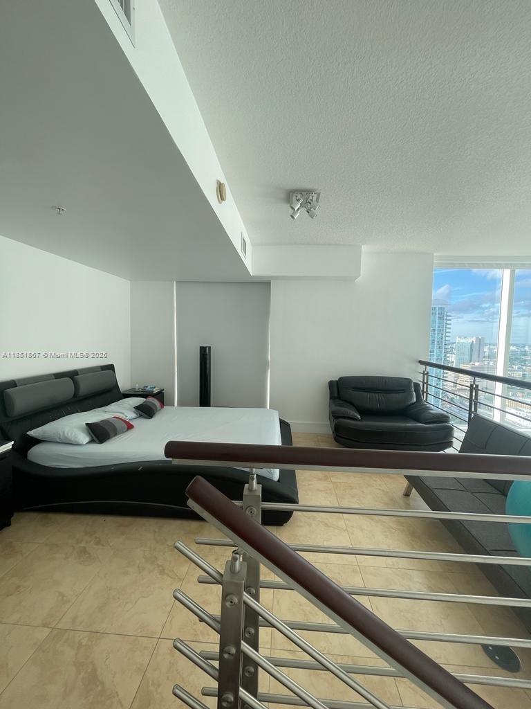 image Brickell On The River S T7