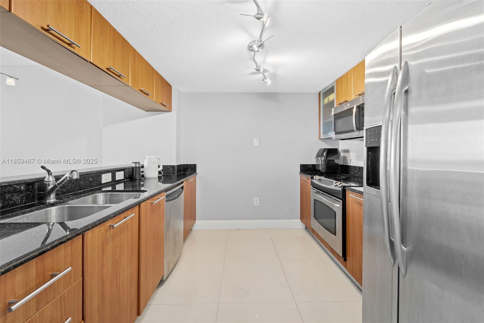 image 1800 Club Condo9