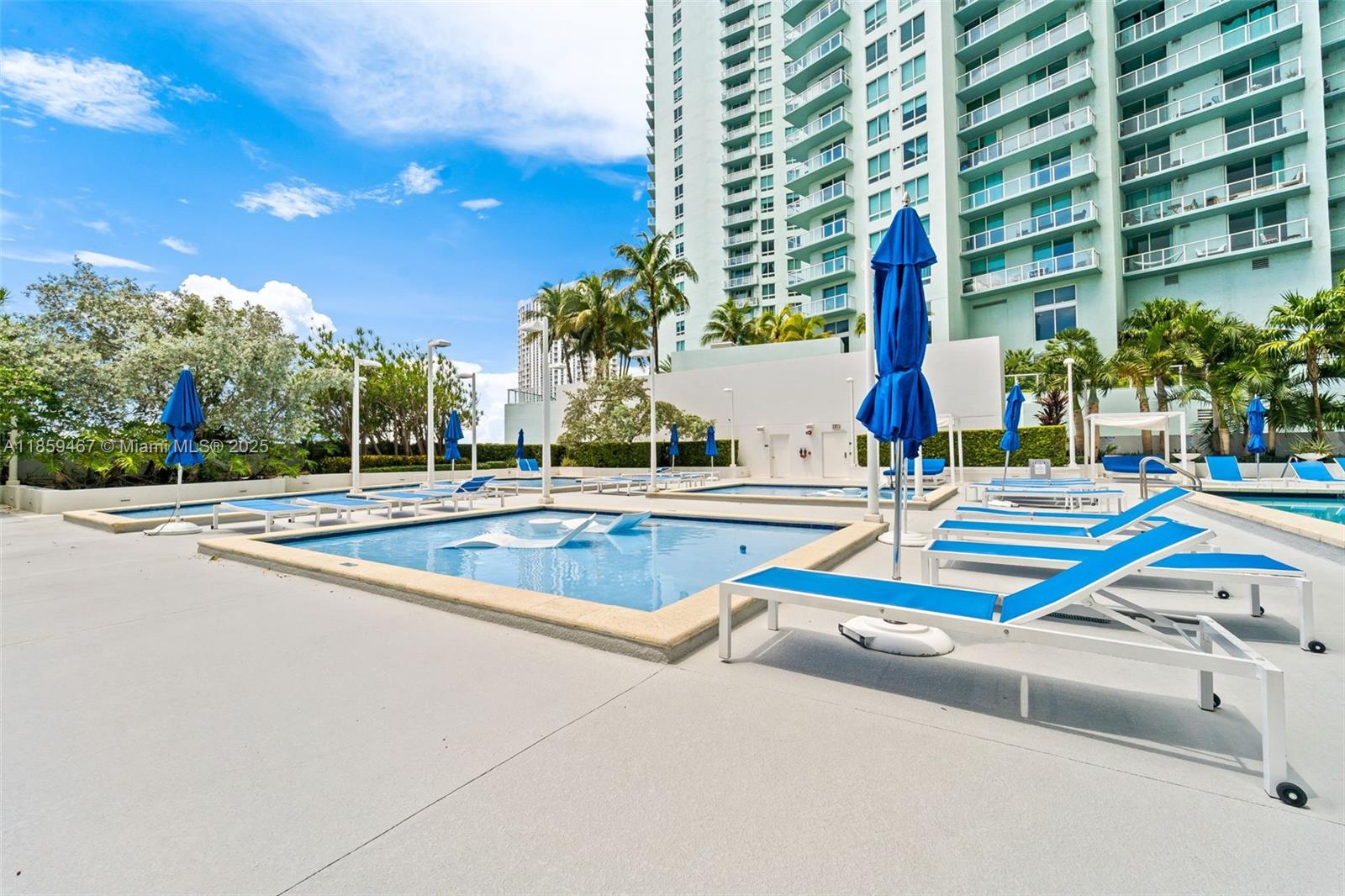 image 1800 Club Condo22