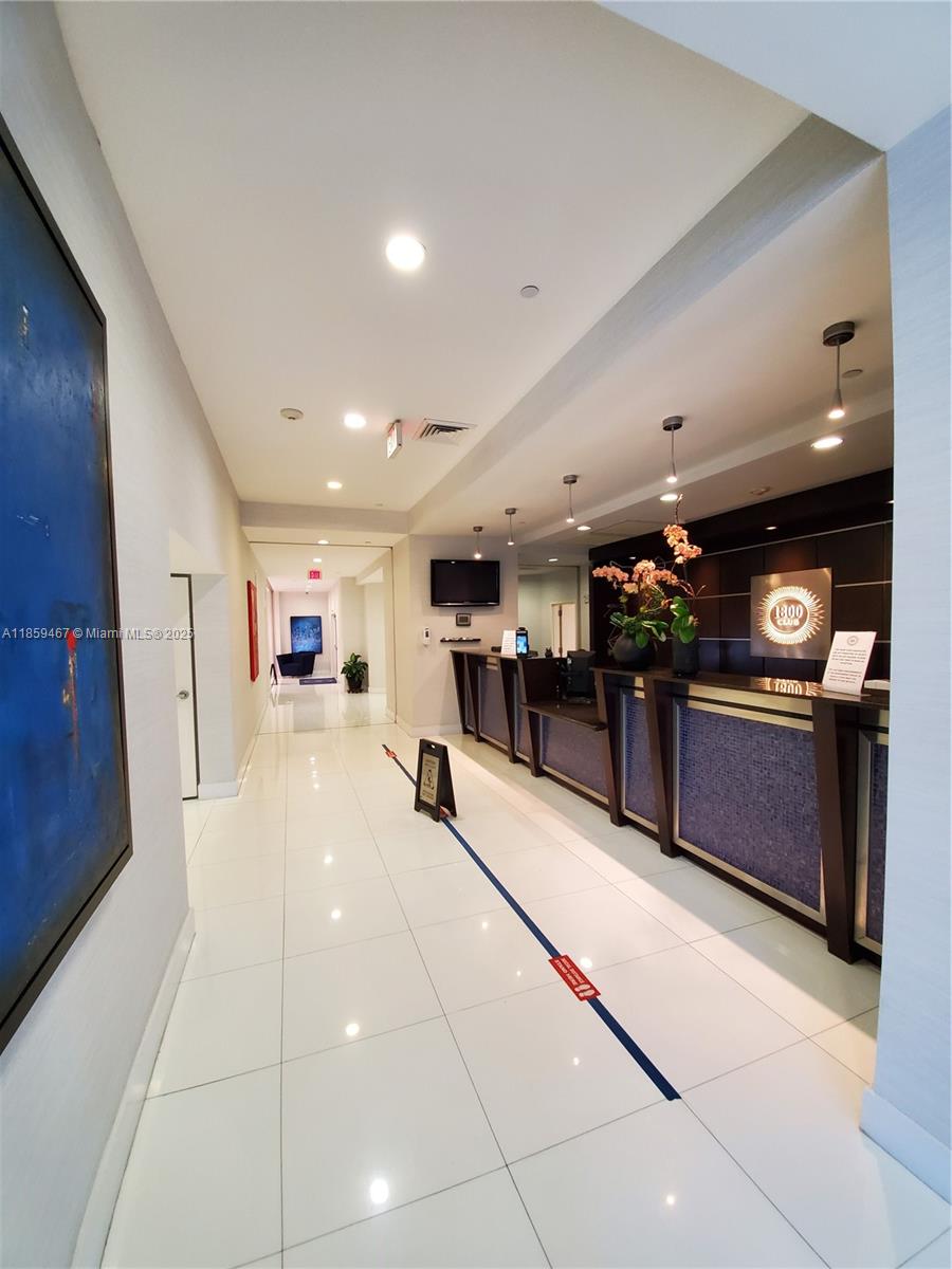 image 1800 Club Condo33