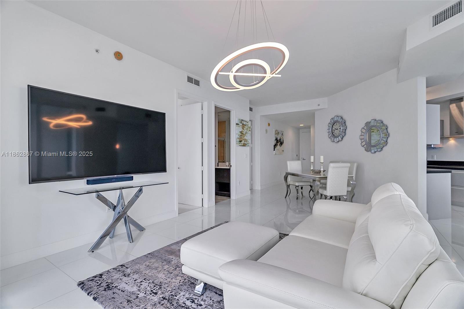 image Trump Royale Condo10