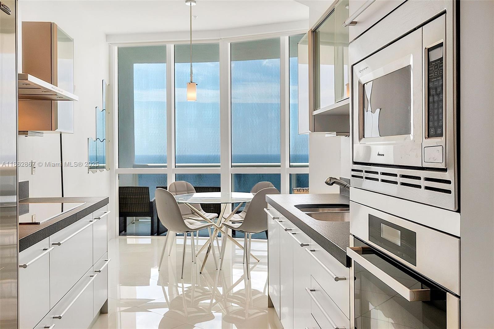 image Trump Royale Condo11