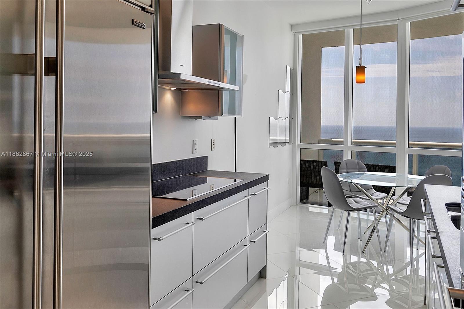 image Trump Royale Condo12